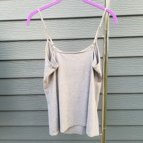 Lot of 4 Medium Shirts (2 tanks, two long sleeve) - Picture 11 of 15